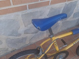 Bicicleta BMX GAG Akimoto Amarilla