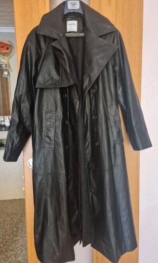 Chaqueta larga Bershka negra