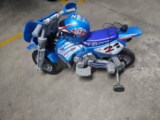 Moto a batería infantil azul