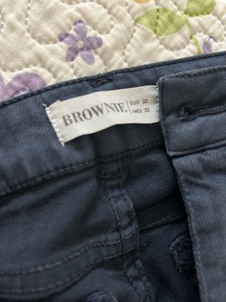 Pantalones cargo azul con tachas