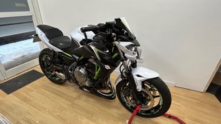 Kawasaki Z650 Naked Blanca y Verde