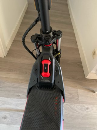 Este patinete es el Segway Ninebot ZT3 Pro (modelo