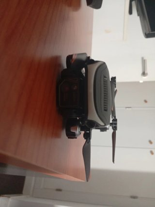 Dron con su funda y sus cosas