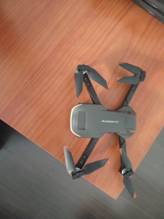Dron con su funda y sus cosas