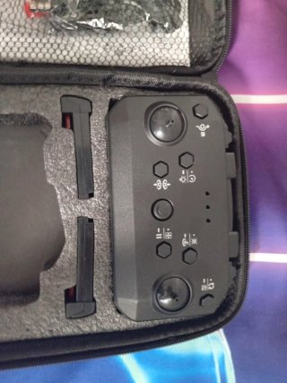 Dron con su funda y sus cosas