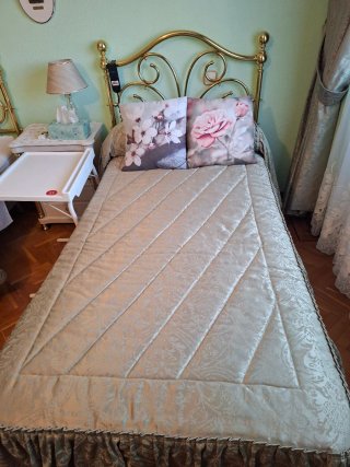 Cama geriátrica individual dorada