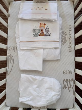Minicuna con colchón y ajuar