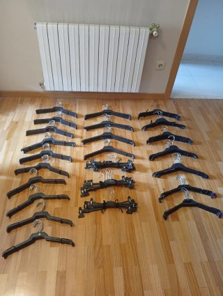 Lote de 100 perchas estrechas