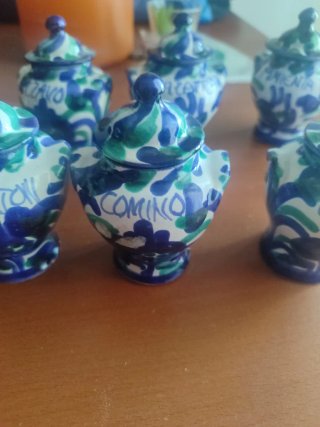 Especieros de cerámica pintados a mano