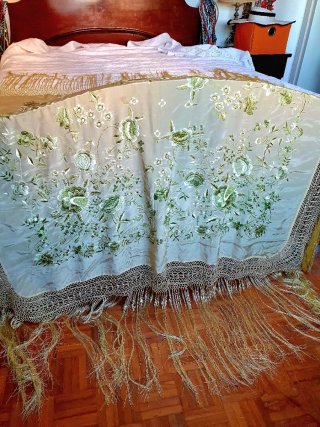 Antiguo Mantón de Manila bordado