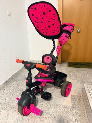 Triciclo infantil con sombrilla rosa