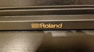 Piano Digital Roland RP501R y banqueta de regalo.