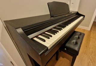 Piano Digital Roland RP501R y banqueta de regalo.