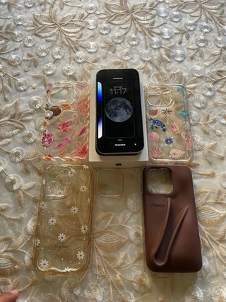 iPhone 14 Pro Blanco + 4 Fundas