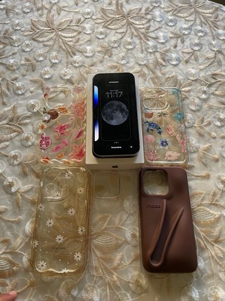 iPhone 14 Pro Blanco + 4 Fundas