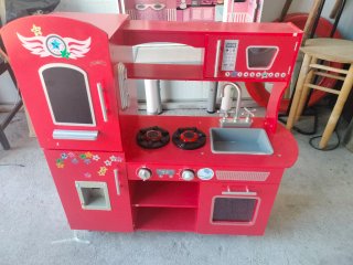 Cocinita de juguete vintage roja
