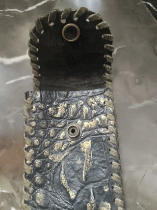 Pitillera Cuero Negra y Dorada