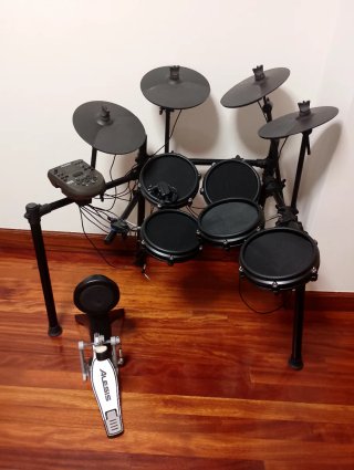 Batería Electrónica Alesis