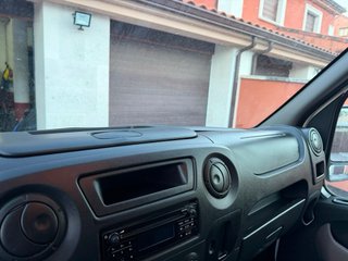 Nissan NV400 2019