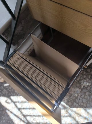 Cajonera de oficina de madera y metal