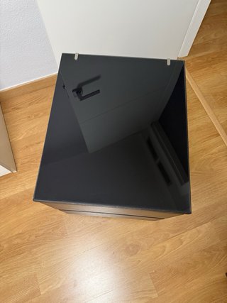 Mesita de noche de madera negra