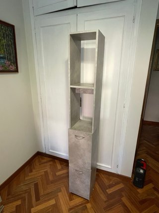 Mueble de baño estrecho