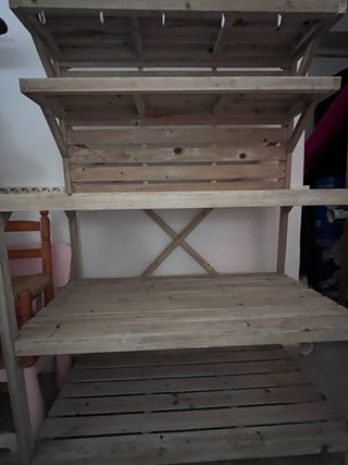 Estantería de madera