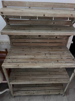 Estantería de madera