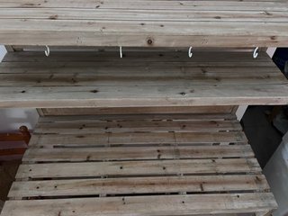 Estantería de madera