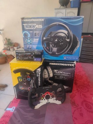 Volante Thrustmaster T300RS + Pedales