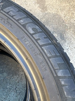 Michelin 215/55 R17 Neumático