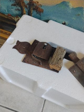 Cerraduras antiguas de metal