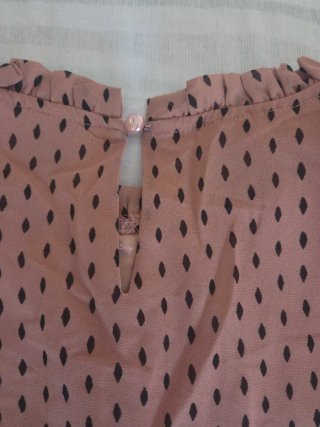Camisa SHEIN mujer rosa con lunares negros