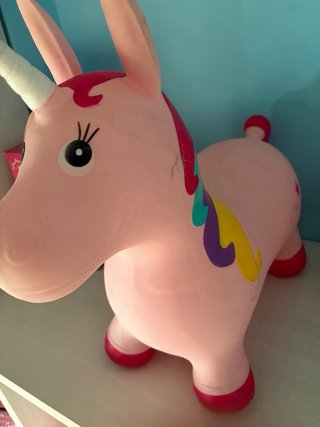 Unicornio Saltarín Rosa