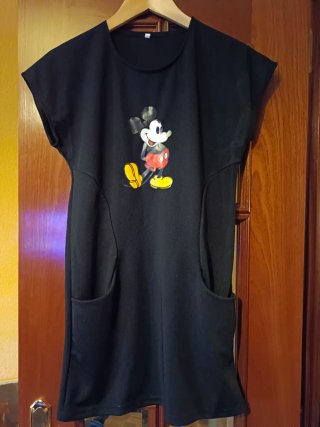 Vestido negro con dibujo de Mickey