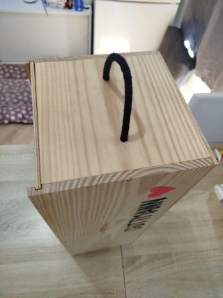 Caja de madera con tapa deslizante