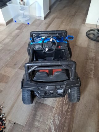 Coche eléctrico infantil azul