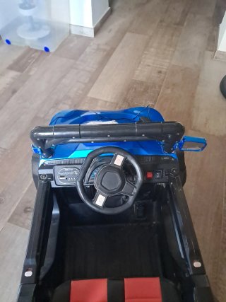 Coche eléctrico infantil azul