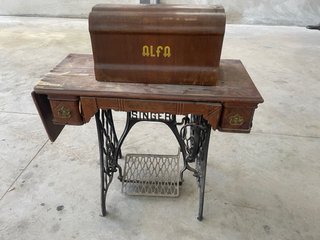 Máquina de coser Singer antigua