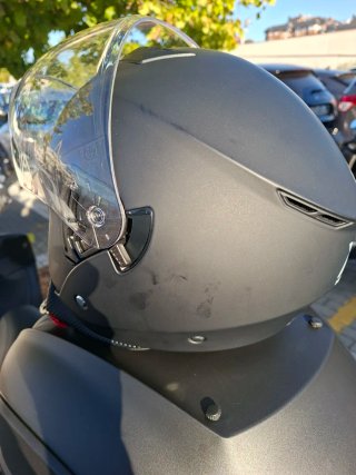 Casco Jet Moto Negro marca X Helmets.