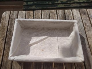 Caja de madera con tela decorativa