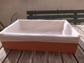 Caja de madera con tela decorativa