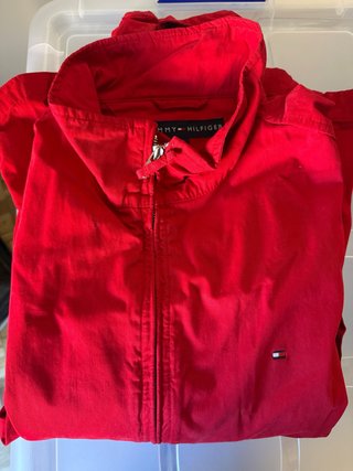 Cazadora Tommy Hilfiger Roja. Original y sin uso