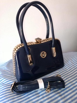 Bolso de mano M azul y dorado