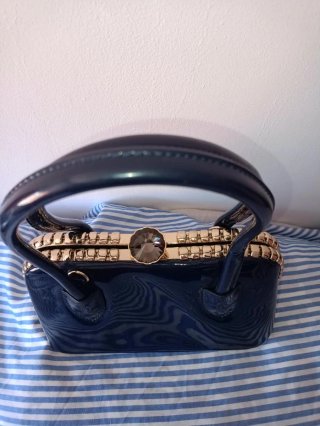 Bolso de mano M azul y dorado