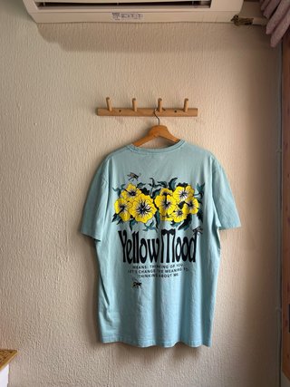 Camiseta Bershka azul con estampado