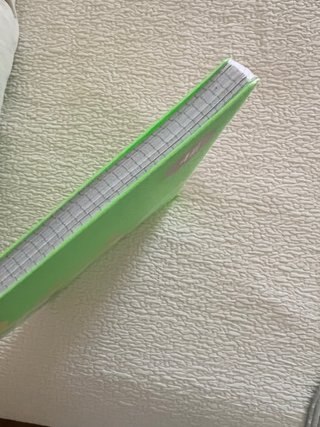 Cuaderno Lamela 4mm pastas plastificadas.