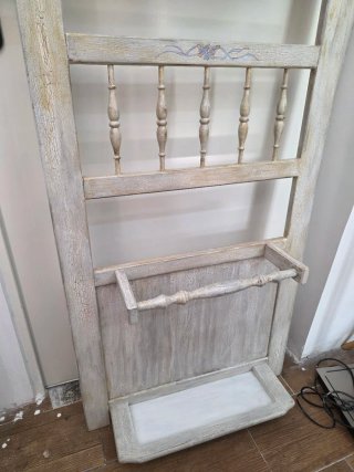 Mueble recibidor con espejo y perchero