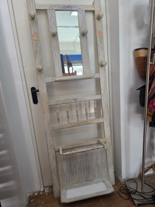 Mueble recibidor con espejo y perchero