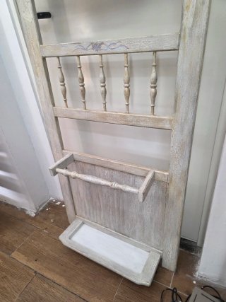 Mueble recibidor con espejo y perchero